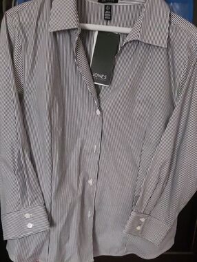 Jones New York Black and White Striped Button-Up Shirt